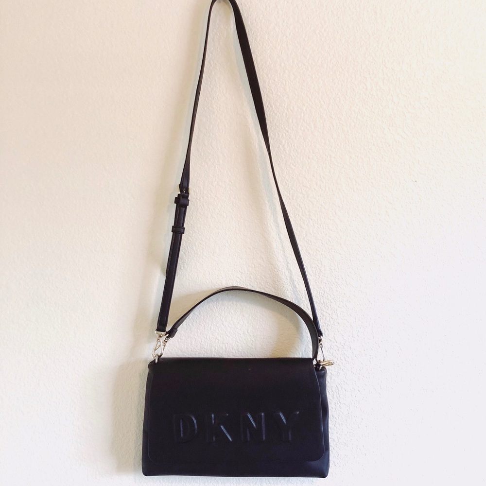 DKNY crossbody purse 🤩